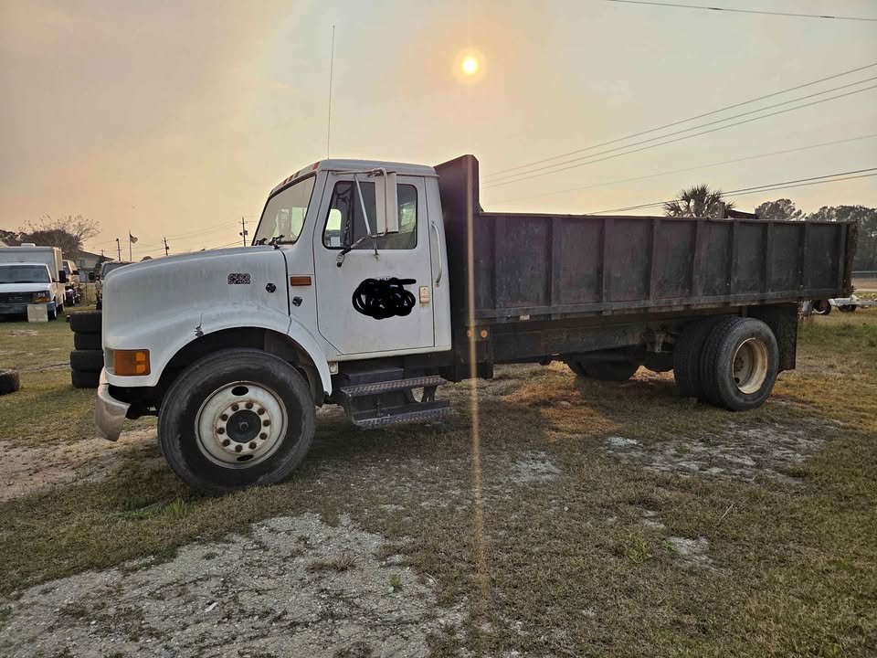 1995 International 4700 flatbed dump truck