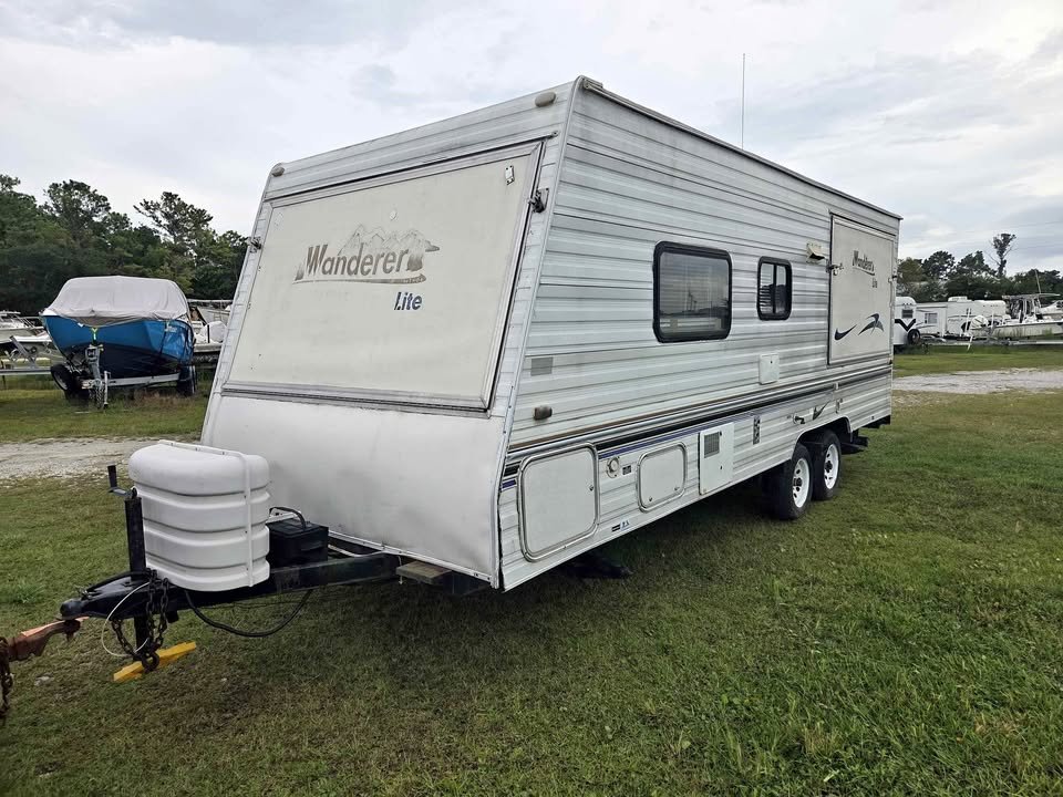 2004 Thor Motor Coach Wanderer RV camper trailer